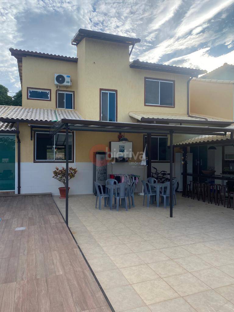 Casa à venda com 4 quartos, 200m² - Foto 1