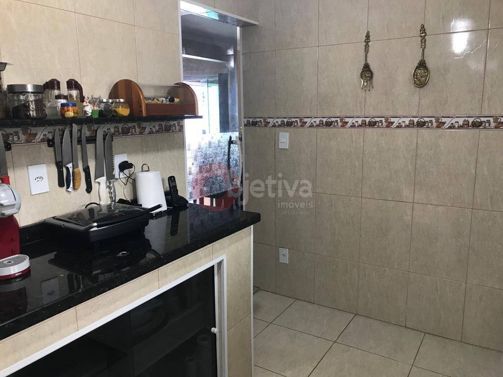 Casa à venda com 4 quartos, 200m² - Foto 14