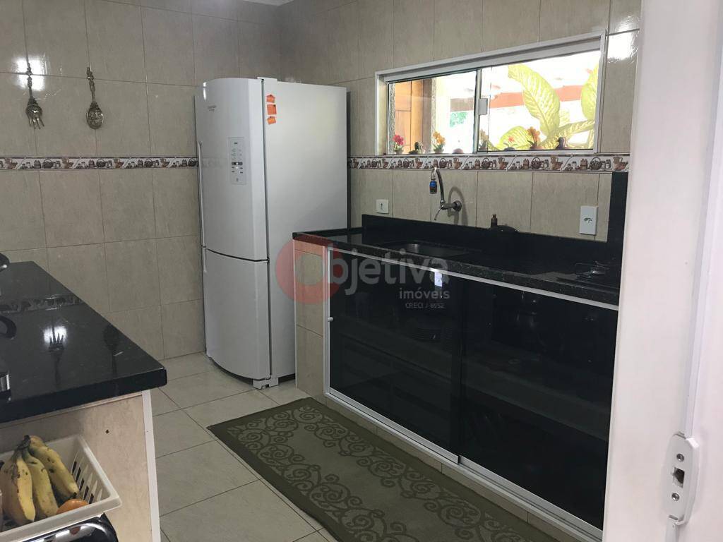 Casa à venda com 4 quartos, 200m² - Foto 15