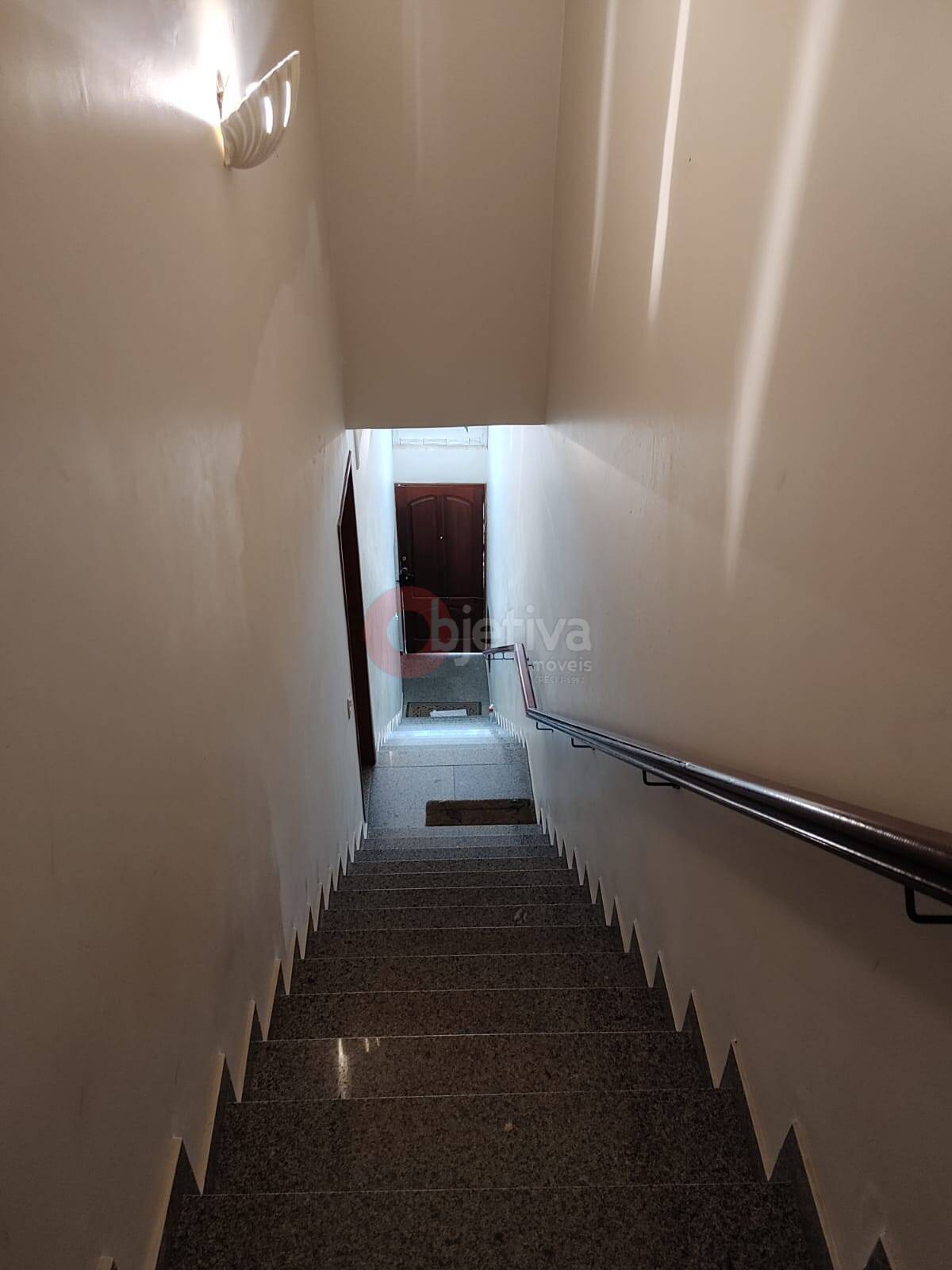 Casa à venda com 3 quartos, 210m² - Foto 3