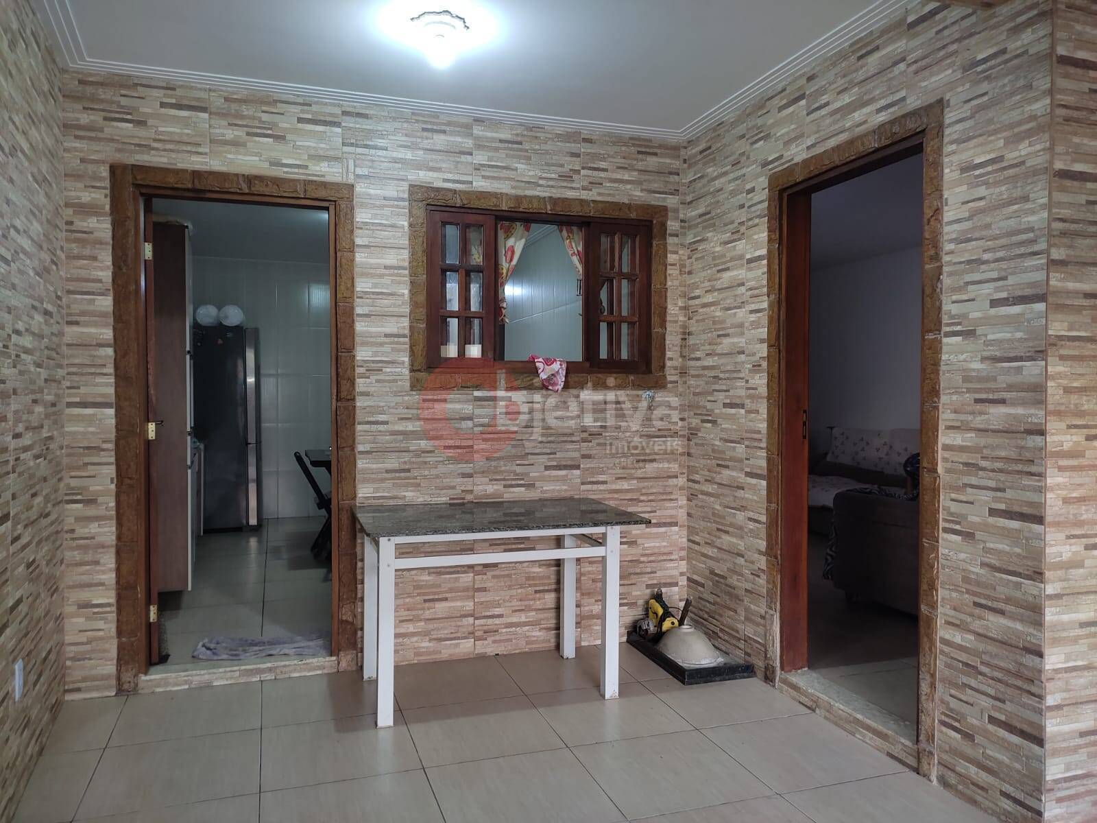 Casa à venda com 2 quartos, 200m² - Foto 1