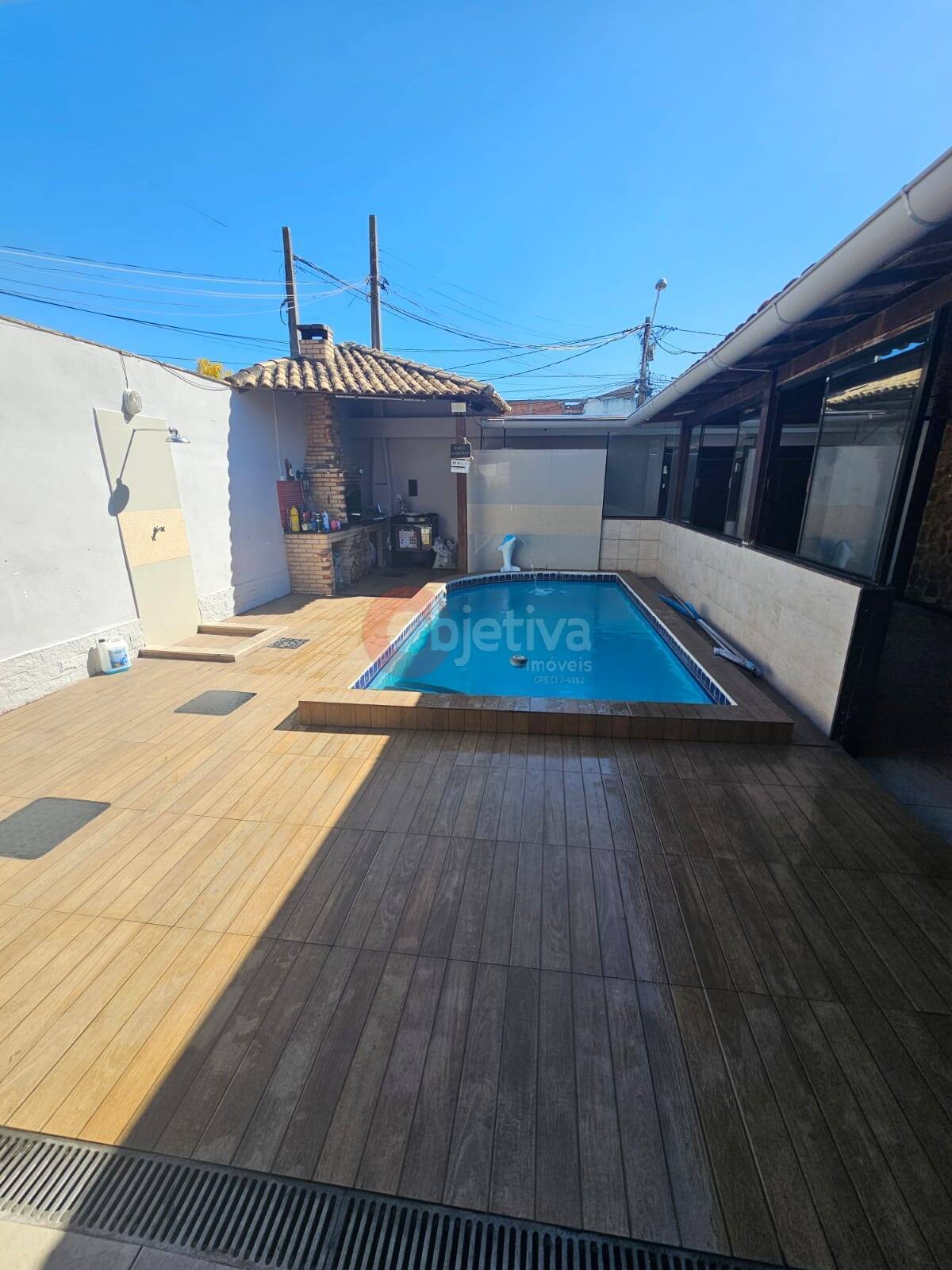 Casa à venda e aluguel com 5 quartos, 127m² - Foto 1