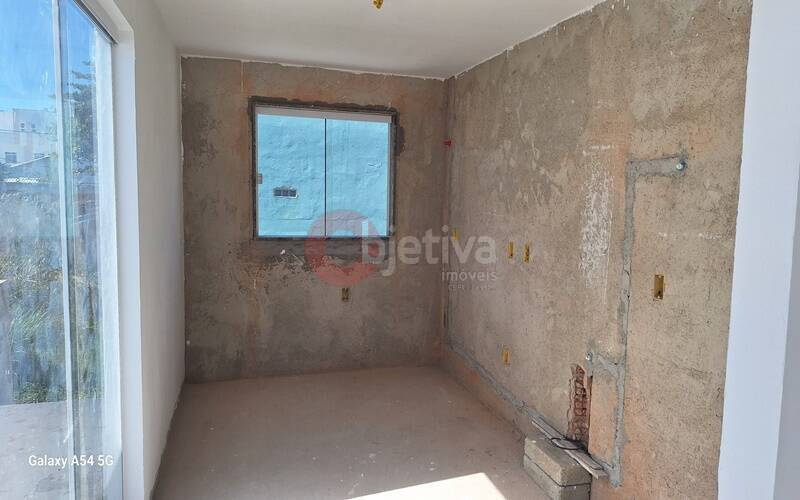 Casa à venda com 4 quartos, 105m² - Foto 3