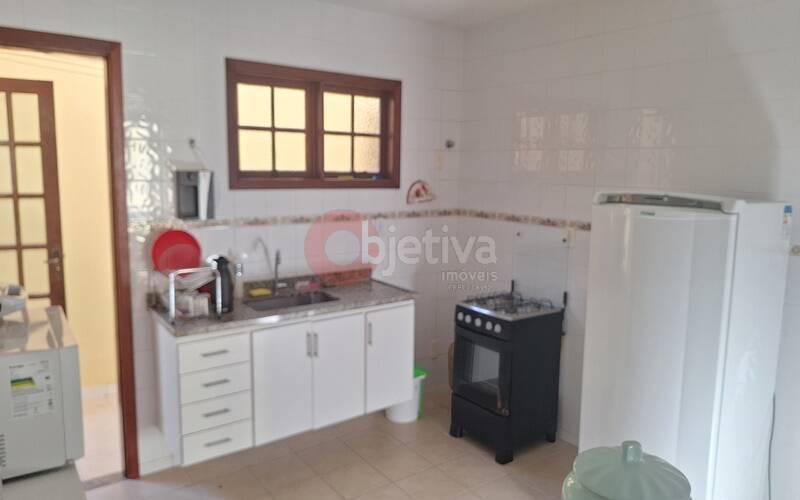 Casa à venda com 2 quartos, 70m² - Foto 5