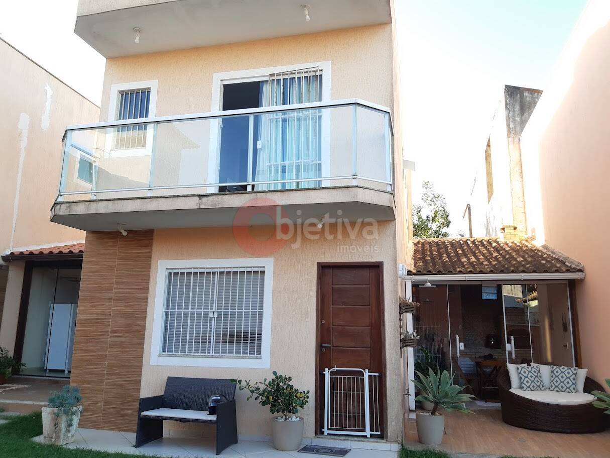 Casa à venda com 2 quartos, 60m² - Foto 2