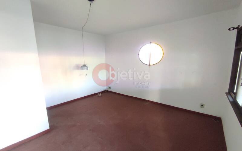 Casa à venda com 2 quartos, 360m² - Foto 2