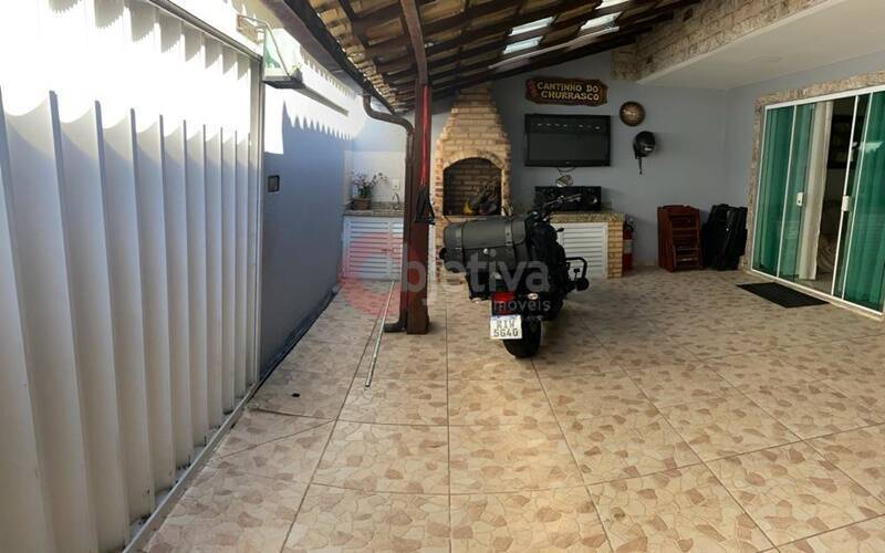 Casa à venda com 4 quartos, 102m² - Foto 1