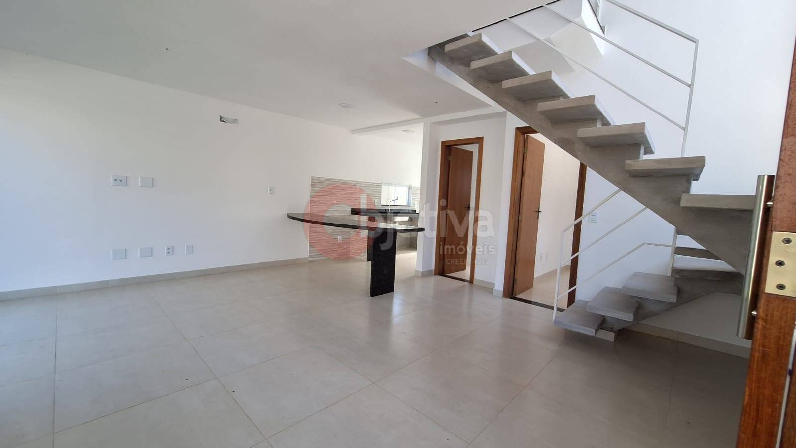 Casa à venda com 3 quartos, 100m² - Foto 3