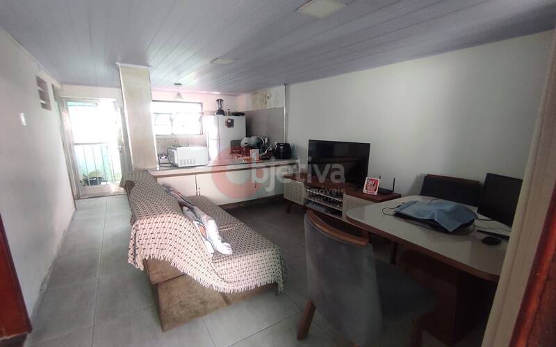 Casa à venda com 1 quarto, 180m² - Foto 2