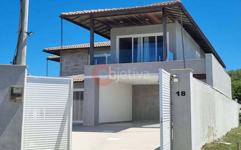 Casa à venda com 4 quartos, 266m² - Foto 1