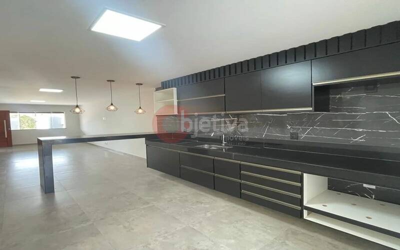 Casa para alugar com 3 quartos, 300m² - Foto 11