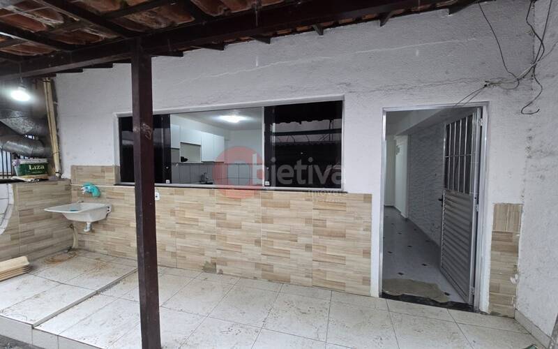 Casa para alugar com 2 quartos, 70m² - Foto 1