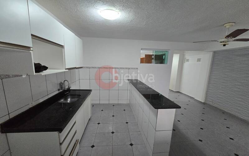 Casa para alugar com 2 quartos, 70m² - Foto 12