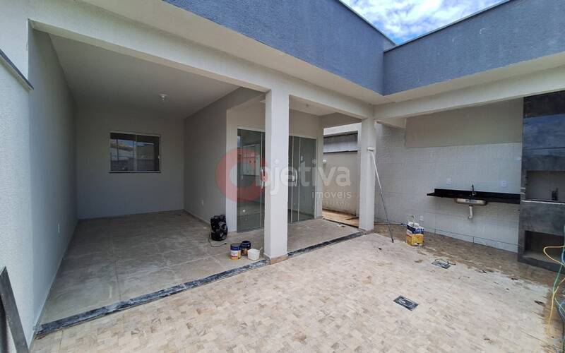 Casa à venda com 2 quartos, 65m² - Foto 1