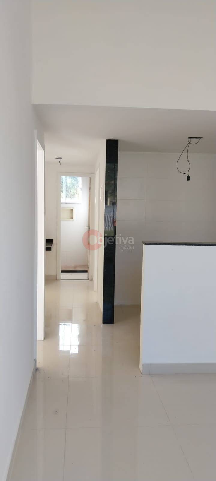 Casa à venda com 2 quartos, 60m² - Foto 4