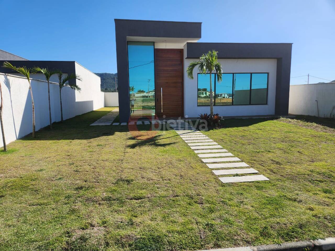 Casa à venda com 4 quartos, 125m² - Foto 1