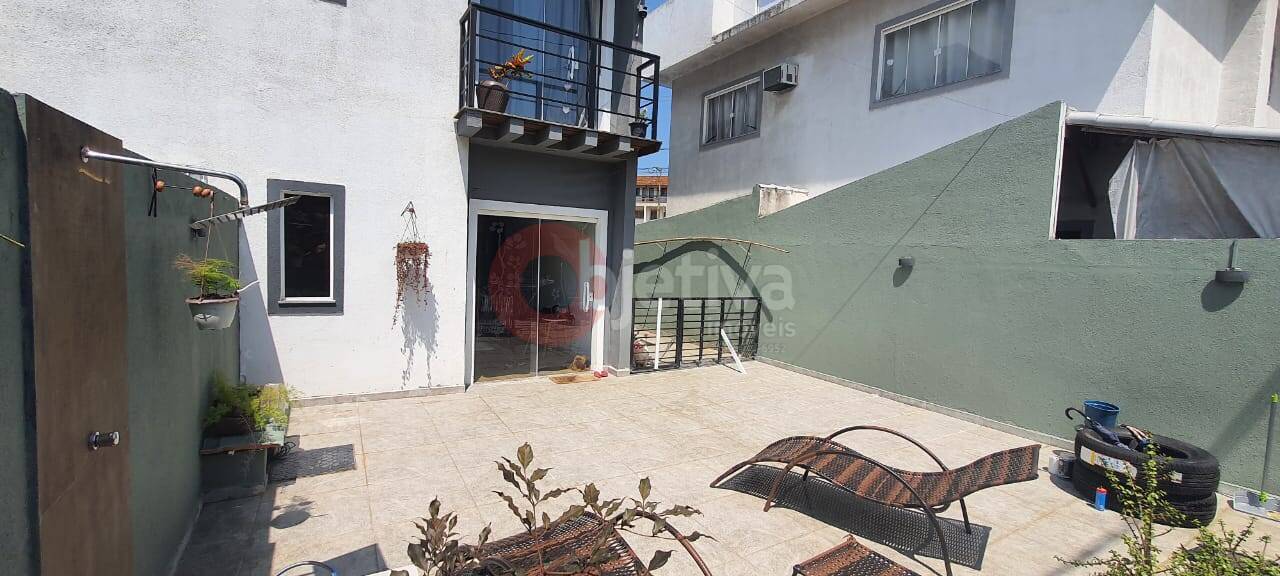 Casa à venda com 3 quartos, 180m² - Foto 1