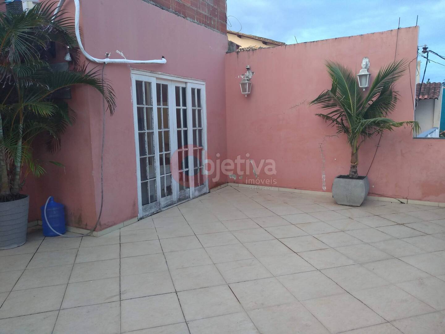 Casa à venda com 6 quartos, 280m² - Foto 1