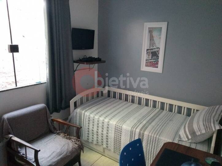 Casa à venda com 3 quartos, 300m² - Foto 3