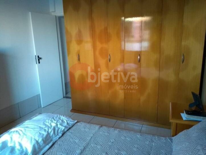 Casa à venda com 3 quartos, 300m² - Foto 4