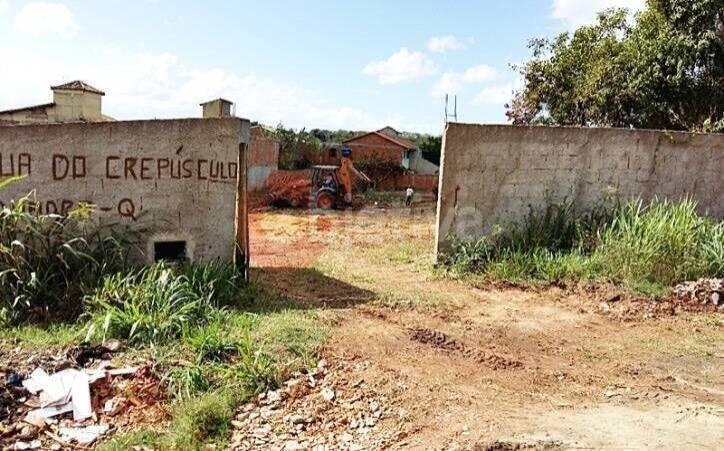 Terreno à venda, 2100m² - Foto 1