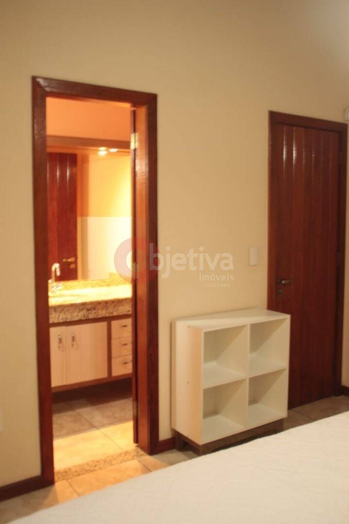 Casa à venda com 3 quartos, 380m² - Foto 7