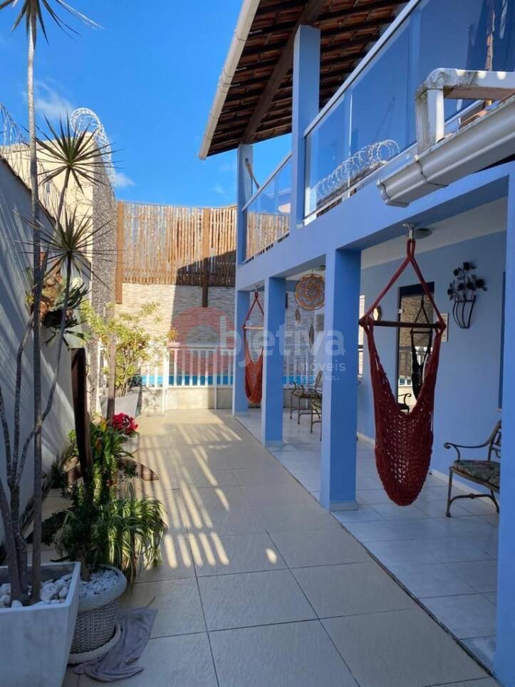 Casa à venda com 6 quartos, 185m² - Foto 4