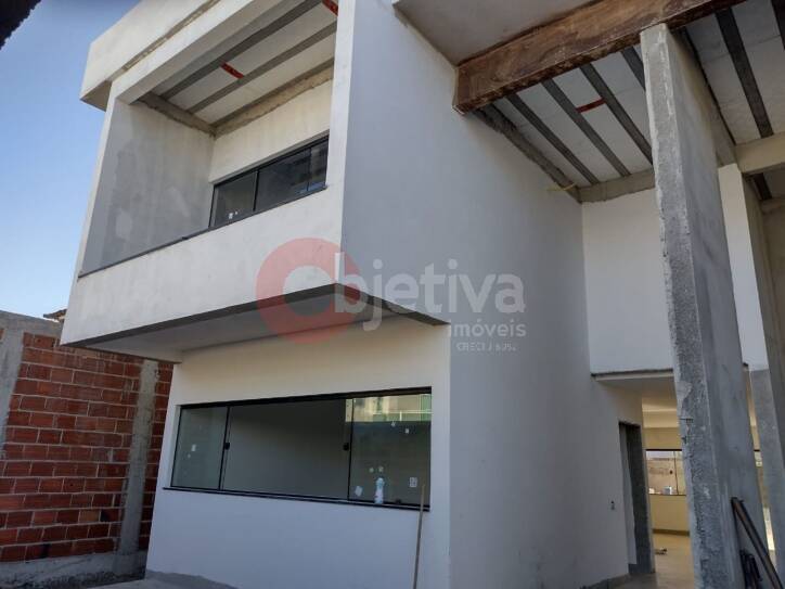 Casa à venda com 3 quartos, 330m² - Foto 1