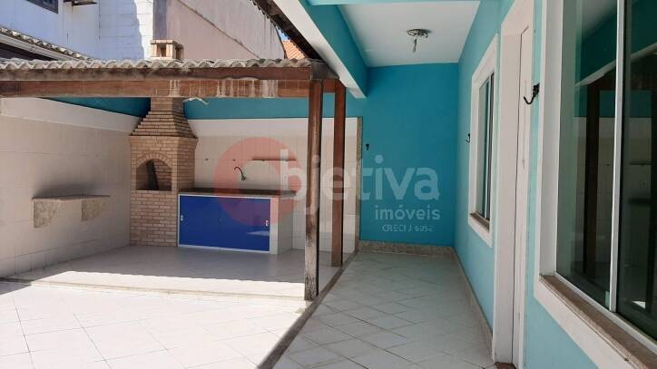 Casa à venda com 4 quartos, 118m² - Foto 3