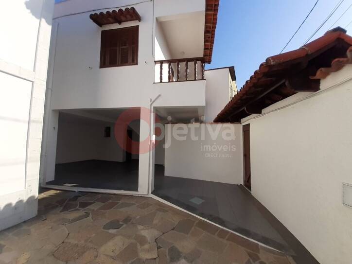 Casa à venda com 4 quartos, 200m² - Foto 3