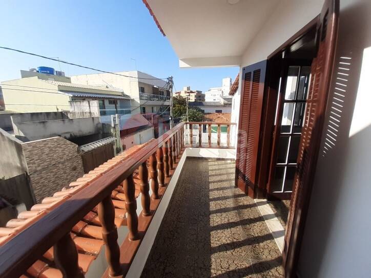 Casa à venda com 4 quartos, 200m² - Foto 5