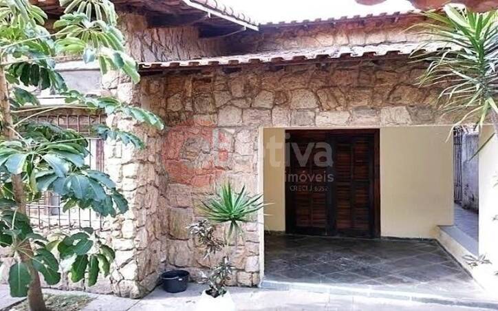 Casa à venda com 8 quartos, 1346m² - Foto 4