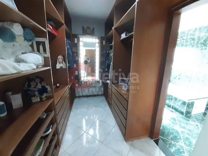 Casa à venda com 6 quartos, 260m² - Foto 10