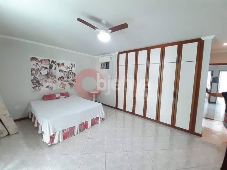 Casa à venda com 6 quartos, 260m² - Foto 14