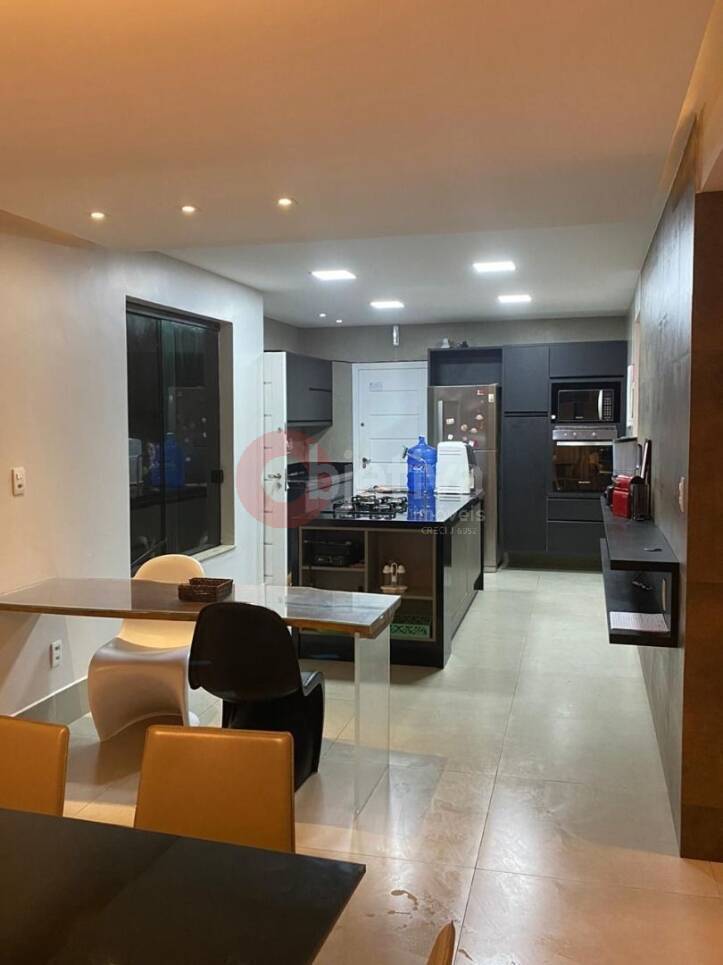 Casa à venda com 5 quartos, 220m² - Foto 9