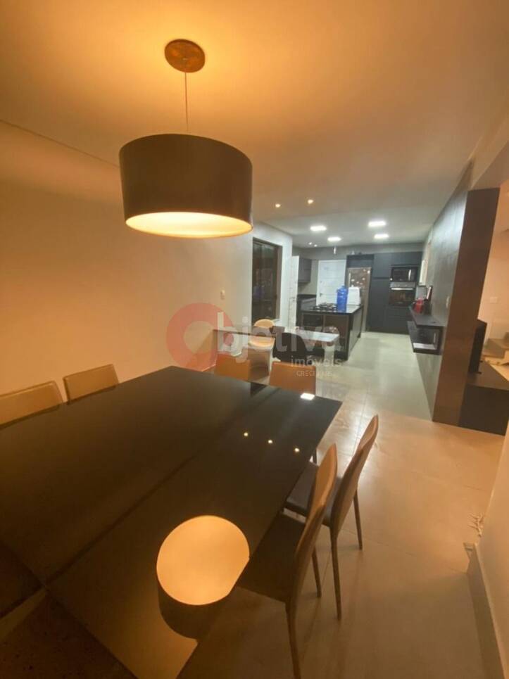 Casa à venda com 5 quartos, 220m² - Foto 10