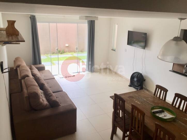 Casa à venda com 3 quartos, 150m² - Foto 2