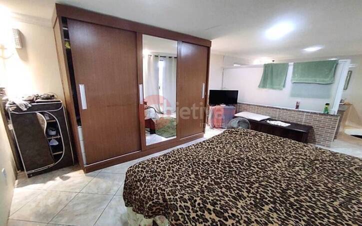 Casa à venda com 7 quartos, 300m² - Foto 18